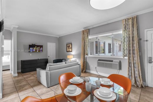 Residential complexes in Miami Beach, Miami-Dade