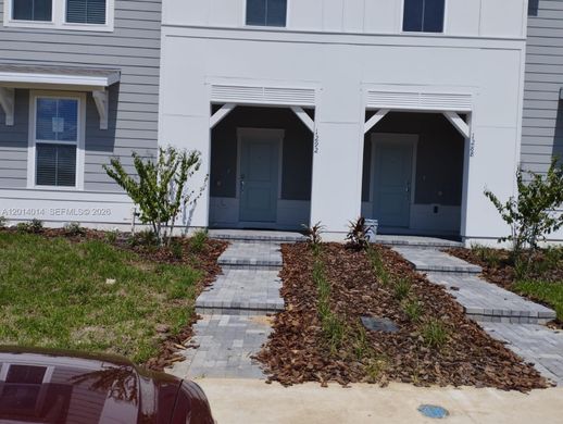 Townhouse in Clermont, Lake County