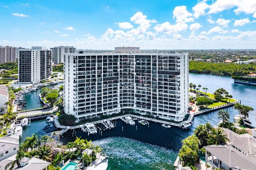 Residential complexes in Highland Beach, Palm Beach