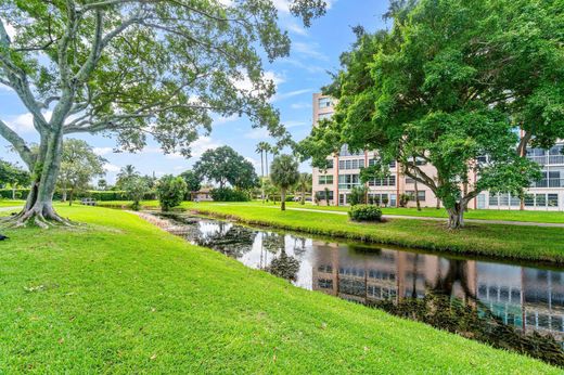 Residential complexes in Delray Beach, Palm Beach