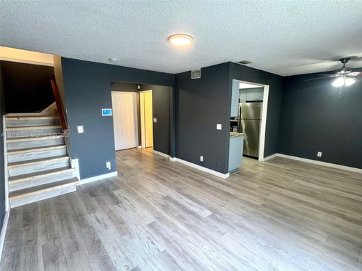Townhouse in Lauderhill, Broward County