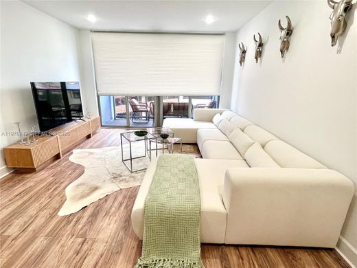 Residential complexes in Miami Beach, Miami-Dade