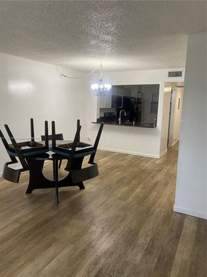 Жилой комплекс, North Miami Beach, Miami-Dade County