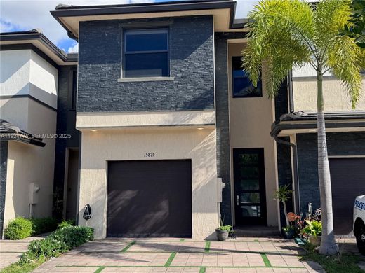 Townhouse - Miami Lakes, Miami-Dade County