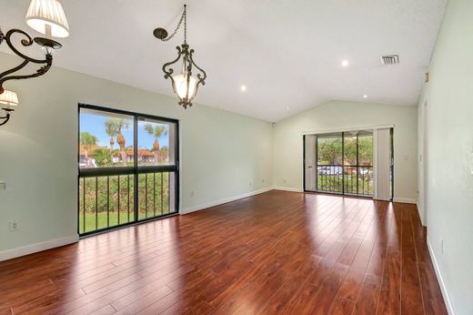 Residential complexes in Boca Raton, Palm Beach