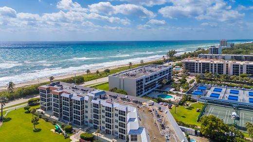 Residential complexes in Boca Raton, Palm Beach