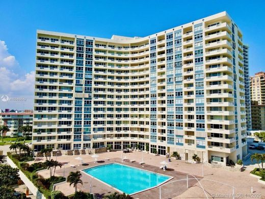 Residential complexes in Hallandale, Broward County
