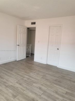 公寓楼  Lauderhill, Broward County