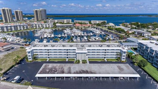 Residential complexes in North Palm Beach, Palm Beach
