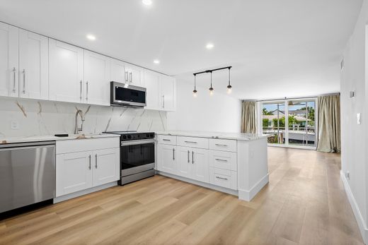 Residential complexes in Boca Raton, Palm Beach
