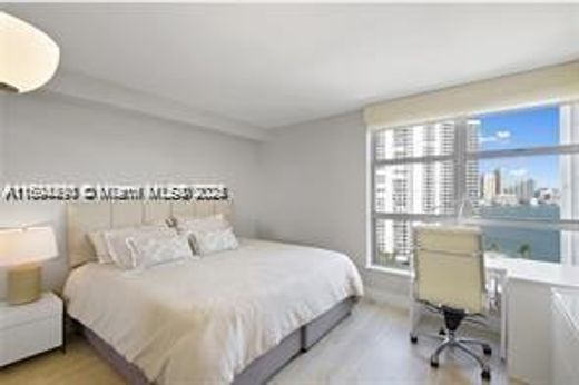 Kamienica w Aventura, Miami-Dade County