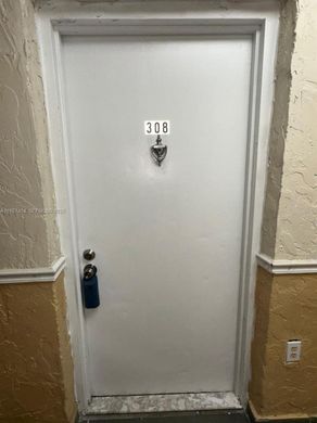 مجمع شقق ﻓﻲ Hialeah, Miami-Dade County