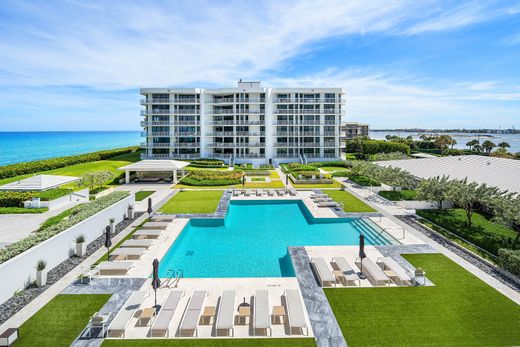 Residential complexes in Palm Beach, Florida