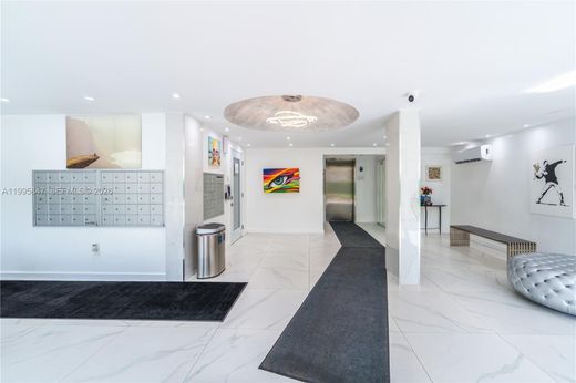 Residential complexes in Miami Beach, Miami-Dade