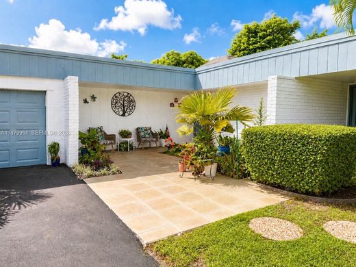 Villa - Tamarac, Broward County