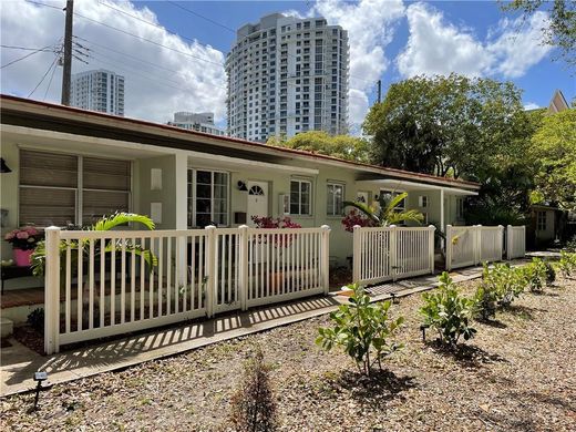 Residential complexes in Fort Lauderdale, Broward County