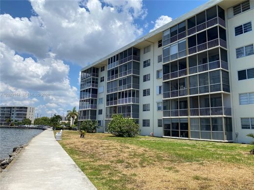 Wohnkomplexe in Aventura, Miami-Dade County