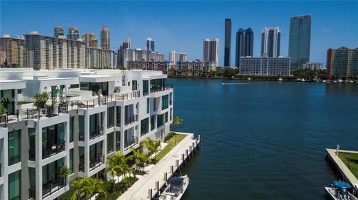Townhouse in North Miami Beach, Miami-Dade