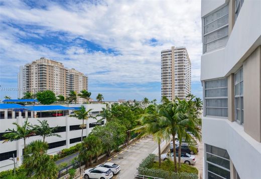 Жилой комплекс, Hallandale Beach, Broward County