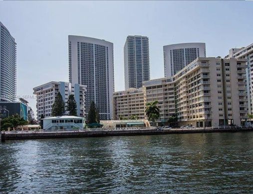 Complexes résidentiels à Hallandale Beach, Comté de Broward