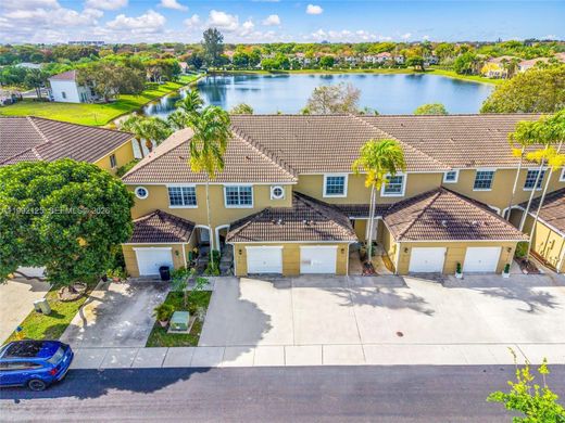 Townhouse in Pembroke Pines, Broward County