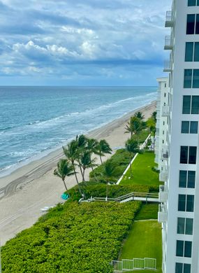 Residential complexes in Highland Beach, Palm Beach