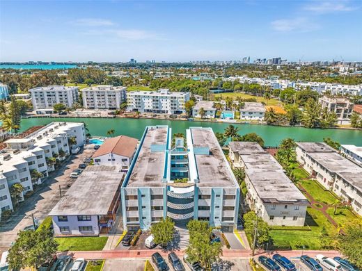 Residential complexes in Miami Beach, Miami-Dade