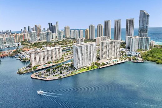 Residential complexes in Sunny Isles Beach, Miami-Dade