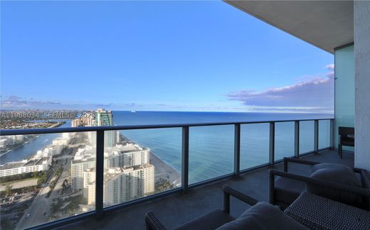 Residential complexes in Hollywood, Broward County