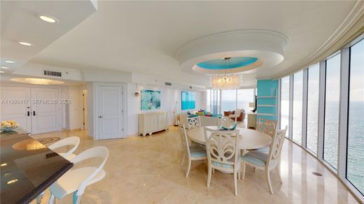 Complexes résidentiels à Sunny Isles Beach, Comté de Miami-Dade