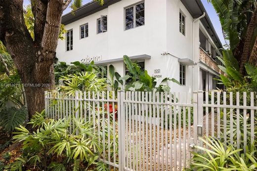 Residential complexes in Miami Beach, Miami-Dade