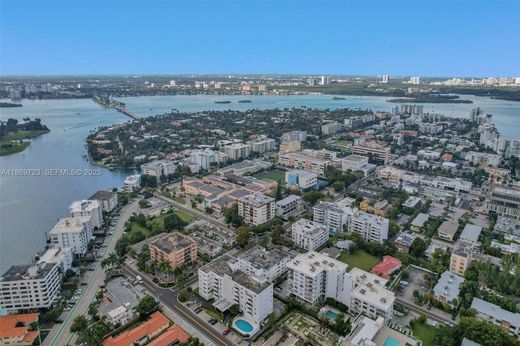 Residential complexes in Bay Harbor Islands, Miami-Dade