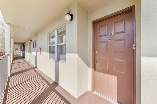 Residential complexes in Pembroke Pines, Broward County