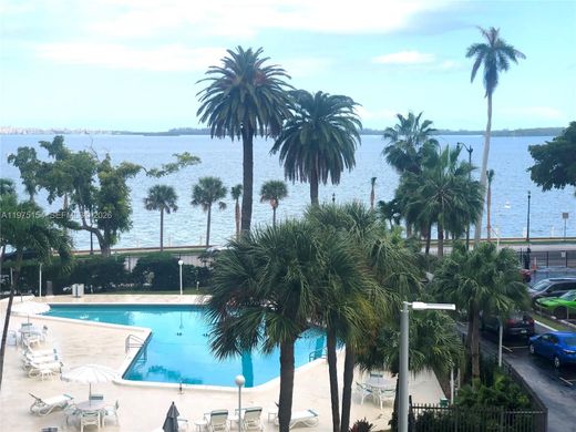 Kamienica w Miami, Miami-Dade County