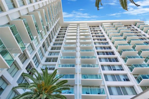 Residential complexes in Miami Beach, Miami-Dade