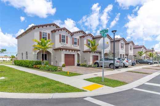 Townhouse in North Miami, Miami-Dade