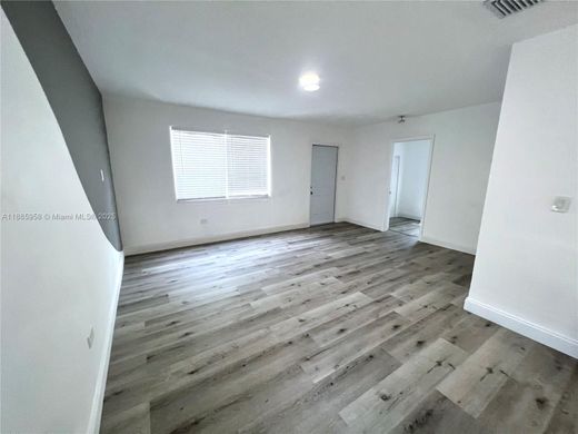 Villa in North Miami, Miami-Dade County