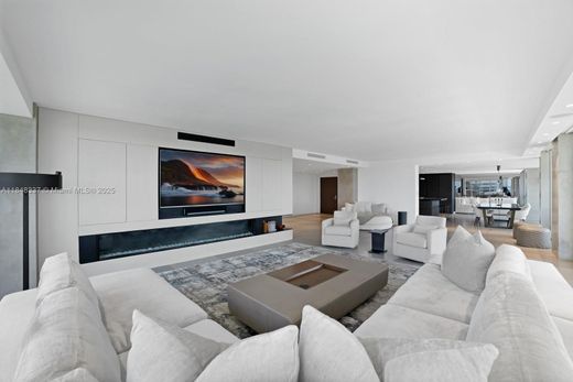 Residential complexes in Bal Harbour, Miami-Dade