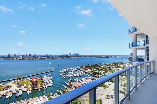 Residential complexes in Lake Park, Palm Beach