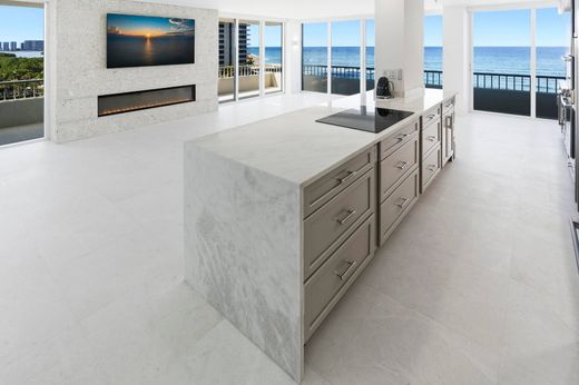 Residential complexes in Palm Beach Shores, Palm Beach