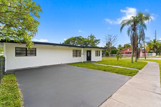 Villa in North Miami, Miami-Dade County