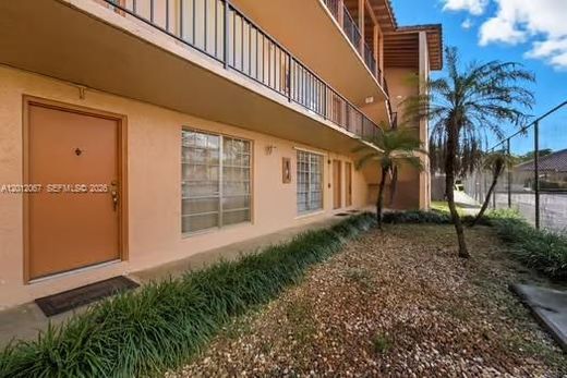 Residential complexes in Miami Lakes, Miami-Dade