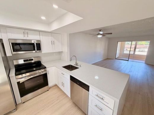 Residential complexes in Boca Raton, Palm Beach