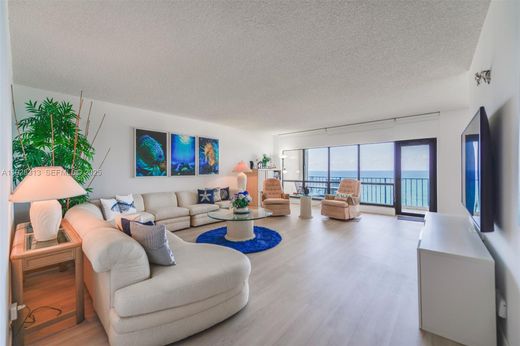 Residential complexes in Lauderdale by the sea, Broward County
