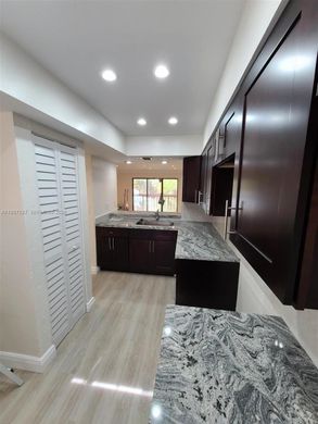 Townhouse in Sunrise, Broward County