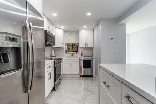 Residential complexes in Pembroke Pines, Broward County