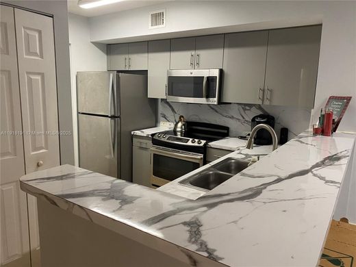 Pembroke Pines, Broward Countyのアパートメント・コンプレックス