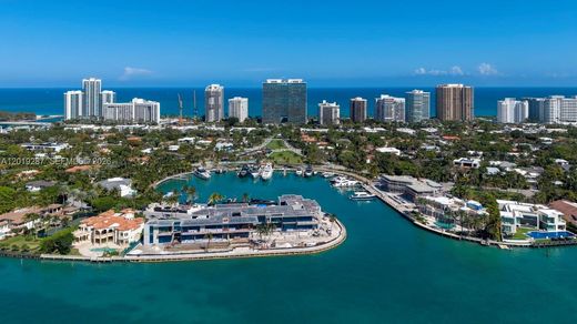 Residential complexes in Bay Harbor Islands, Miami-Dade