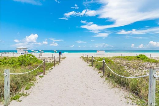 Residential complexes in Miami Beach, Miami-Dade