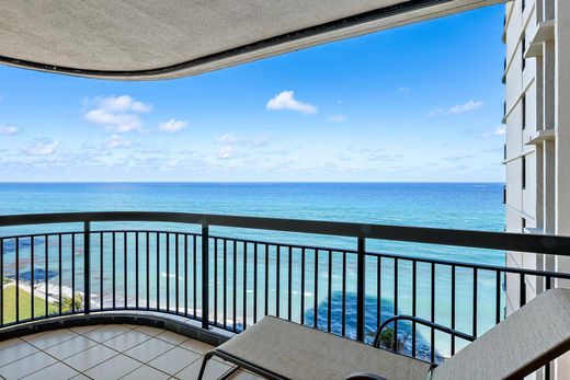 Residential complexes in Palm Beach Shores, Palm Beach